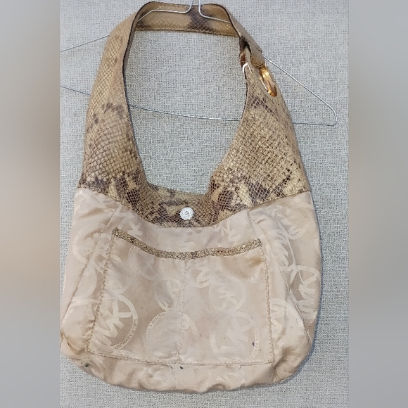 MK Shoulder Bag - Picture 10 of 12